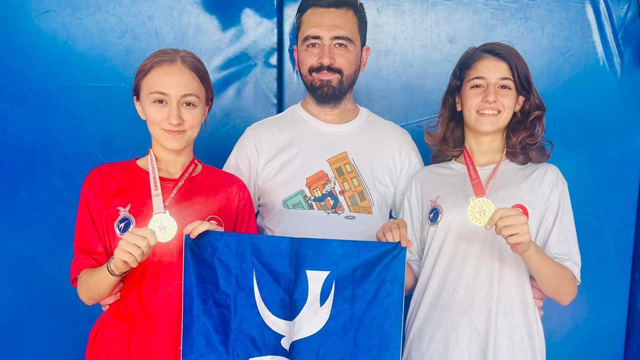 Aliağa'daki Kadın Taekwondocular, İzmir'de Şampiyonluk Kazandı