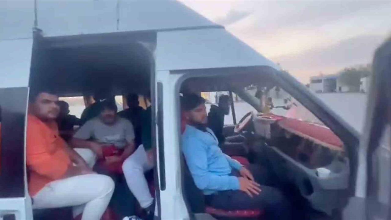 Hatay Dörtyol'da Minibüste 20 Kaçak Göçmen Tespit Edildi