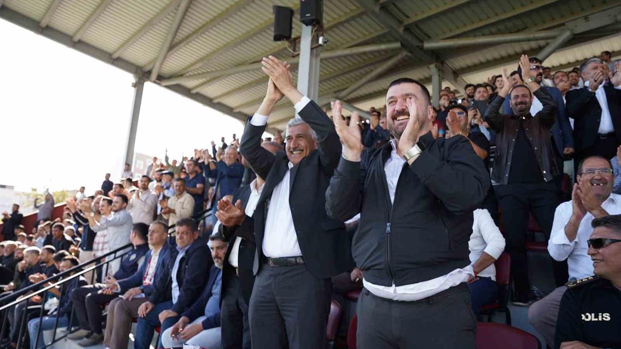 Adıyaman Kahta'da Başkan Hallaç'tan Kahta Spor02 İçin Destek Çağrısı