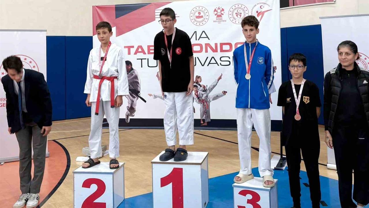 Manisa Yunusemre'de Tekvando Cumhuriyet Kupası'nda 4 Madalya Kazanıldı