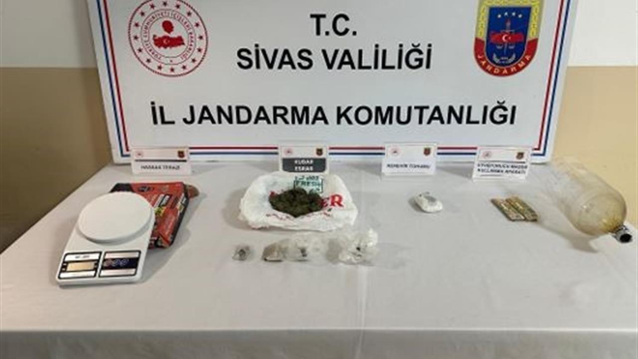 Sivas Merkez'de Jandarma Ekipleri Uyuşturucu Operasyonu Gerçekleştirdi