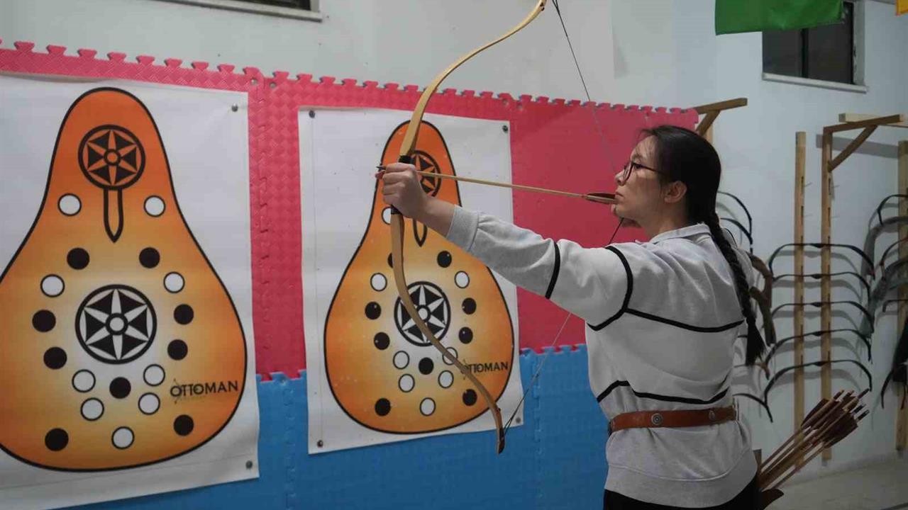 Niğde’de Yoğun İlgi Gören Okçuluk Kursunda Eğitimler Veriliyor