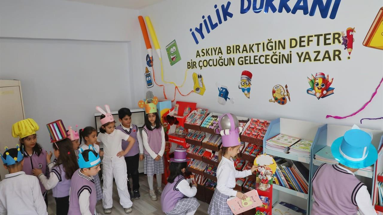Ağrı Merkez Cumhuriyet İlkokulu’nda "Askıda Kırtasiye" Projesi Uygulanıyor