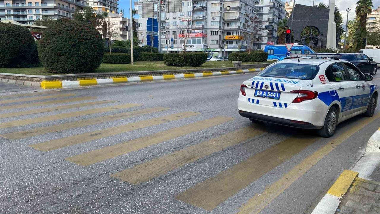 Aydın Efeler'de Para Transfer Aracının Çarptığı Genç Kız Yaralandı