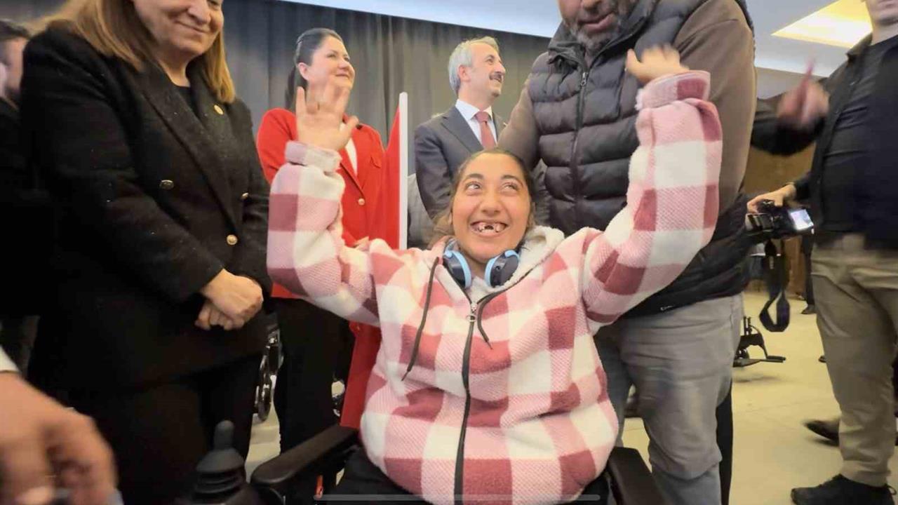 Edirne'de Engellilere Hediye Edilen Akülü Sandalyelerle Mutluluk Yaşandı