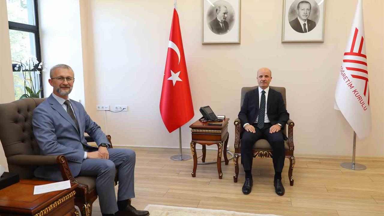 YÖK Başkanı Erol Özvar, Ukrayna'nın Ankara Büyükelçisi Nariman Dzhelialov'u Kabul Etti