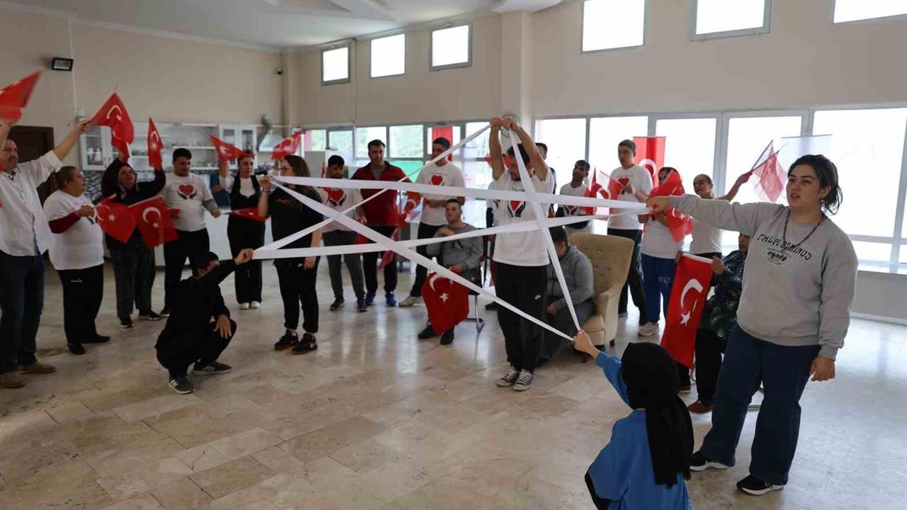 Manisa Yunusemre'de Özel Çocuklar Cumhuriyet Bayramı'nda Eğlendi