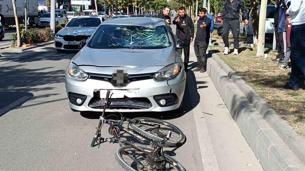 Batman'da Bir Otomobilin Çarptığı Bisikletli Genç Ağır Yaralandı