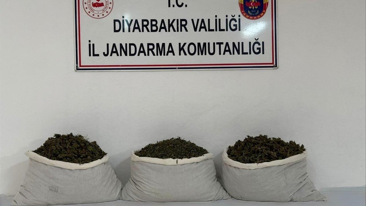 Diyarbakır'da Yapılan Uyuşturucu Operasyonlarında 19 Şüpheli Yakalandı