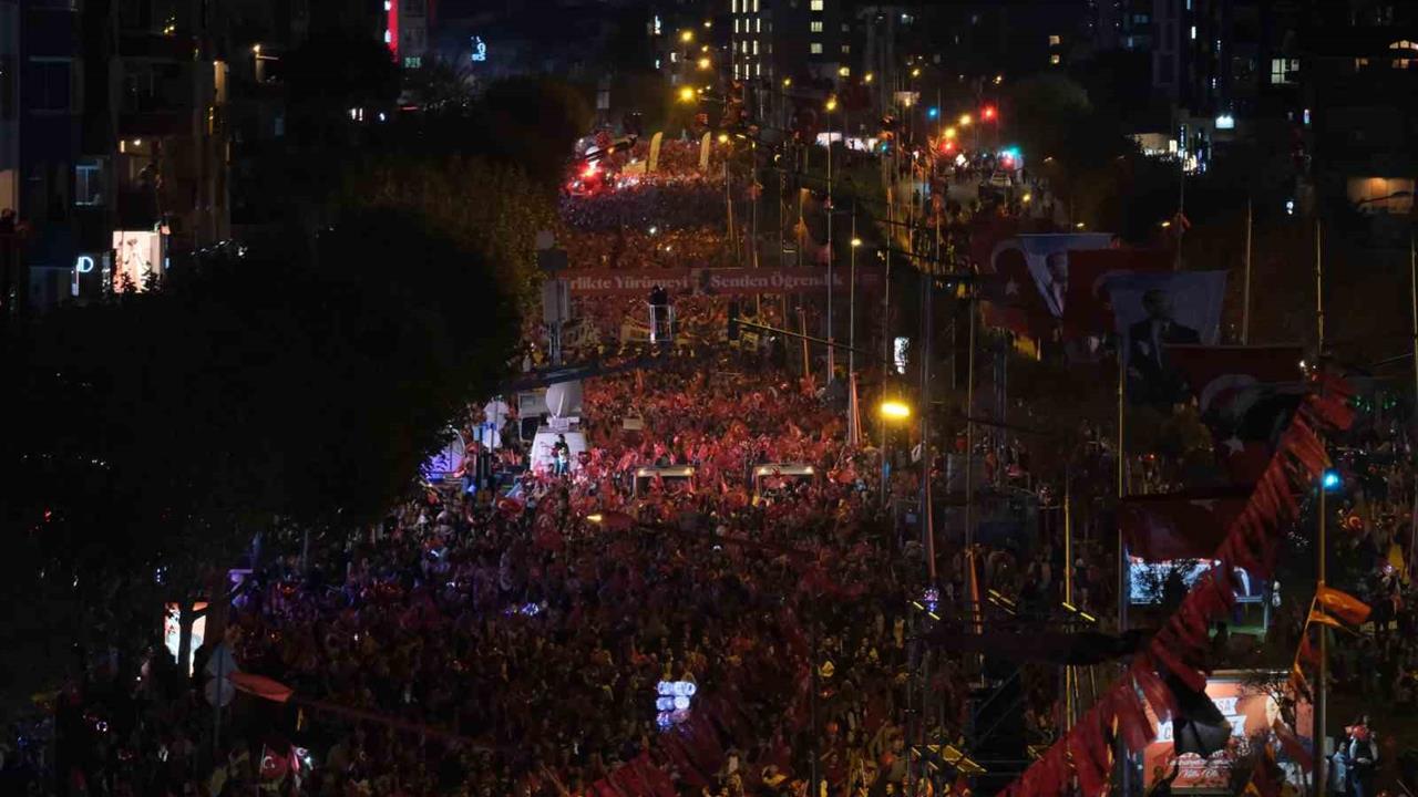 Bursa'da 29 Ekim Cumhuriyet Bayramı İçin Fatih Sultan Mehmet Bulvarı'nda Yürüyüş Düzenlenecek