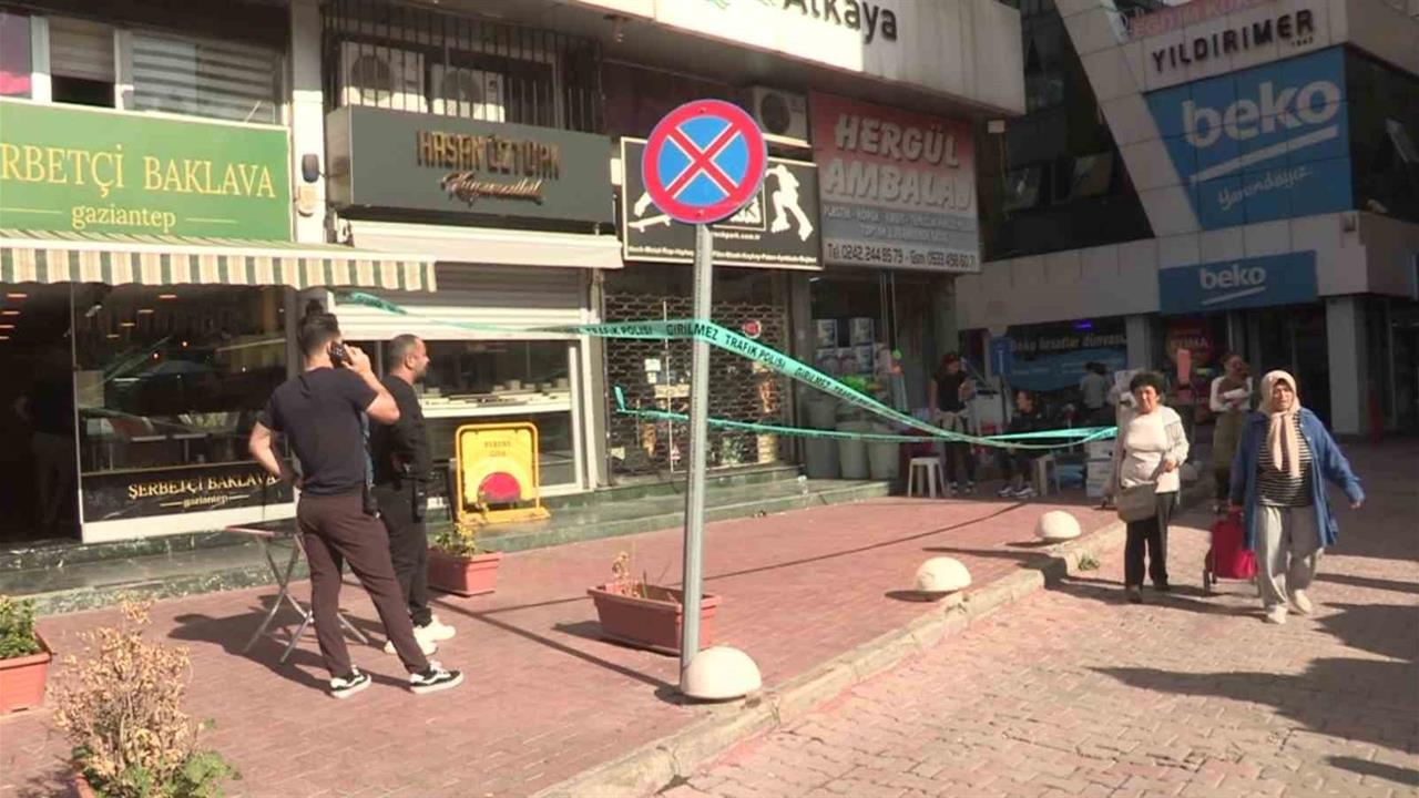 Antalya Muratpaşa'da Bir Kuyumcudan 5 Kilogram Altın Çalındı