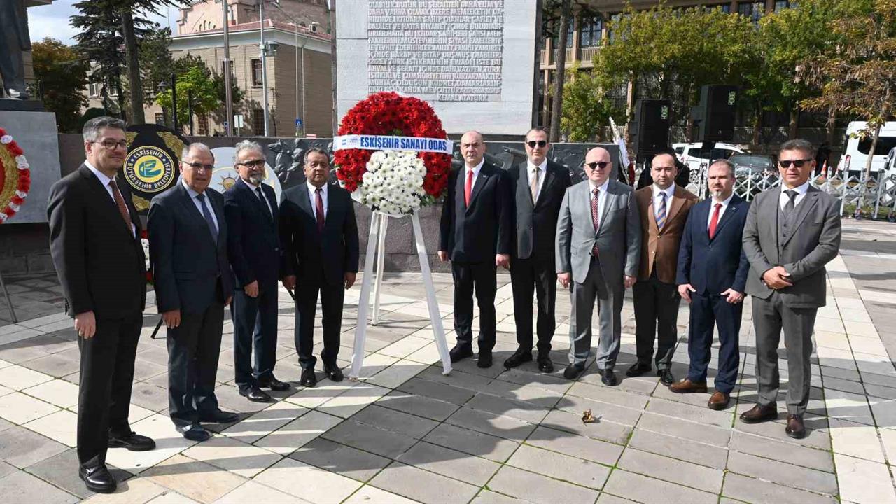 Eskişehir'de 29 Ekim Cumhuriyet Bayramı İçin Çelenk Sunma Töreni Düzenlendi