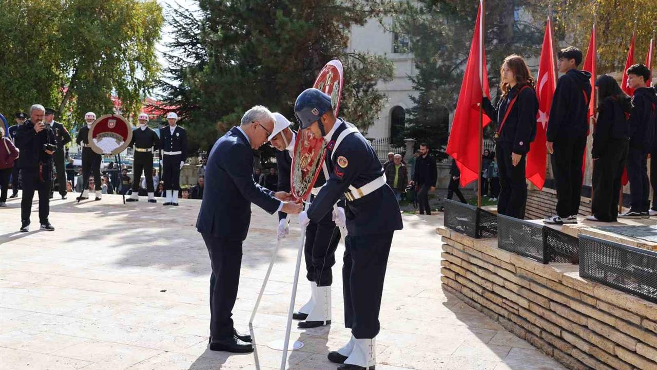 Sivas'ta Cumhuriyet Bayramı Kapsamında Fidan Dağıtımı Yapıldı