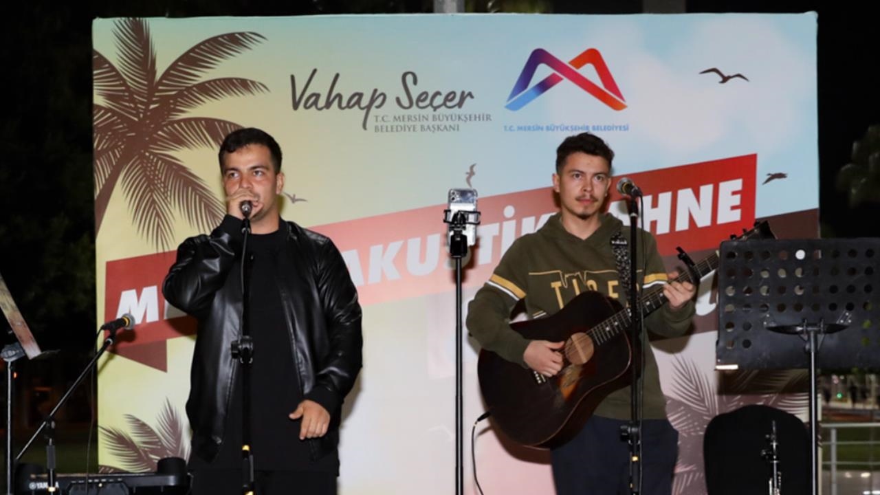 Büyükşehir’in Akustik Sahne Konserleri Gençlerin İlgi Odağı