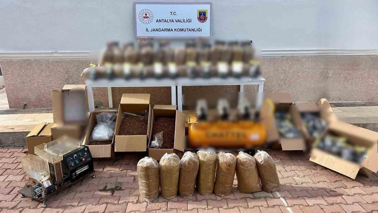 Antalya Kepez'de Jandarma Ekipleri Kaçak Tütün Ele Geçirdi