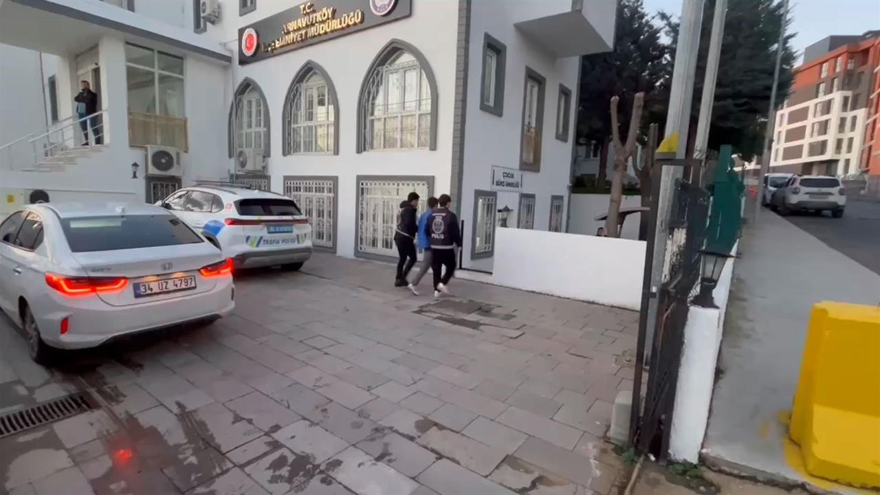 İstanbul Arnavutköy'de Yedek Anahtarla Araç Çalan Hırsız Yakalandı