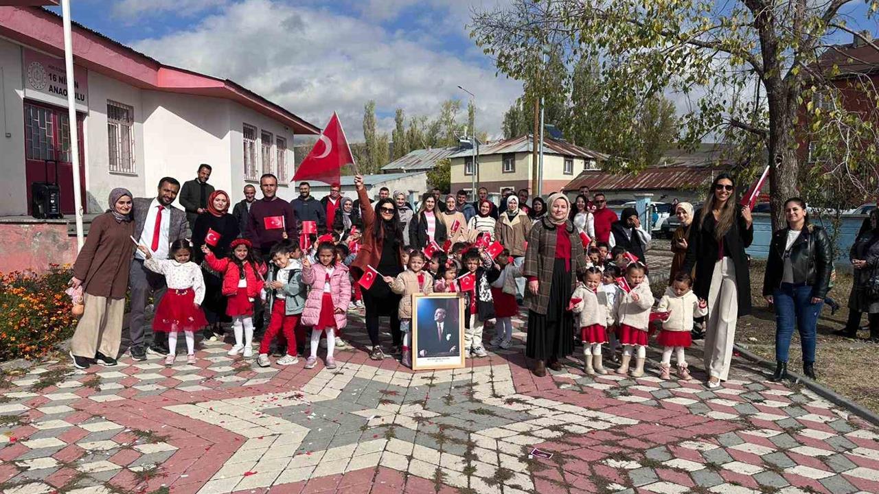 Ağrı Eleşkirt’te Anaokulu Öğrencileri 29 Ekim’i Coşkuyla Kutladı