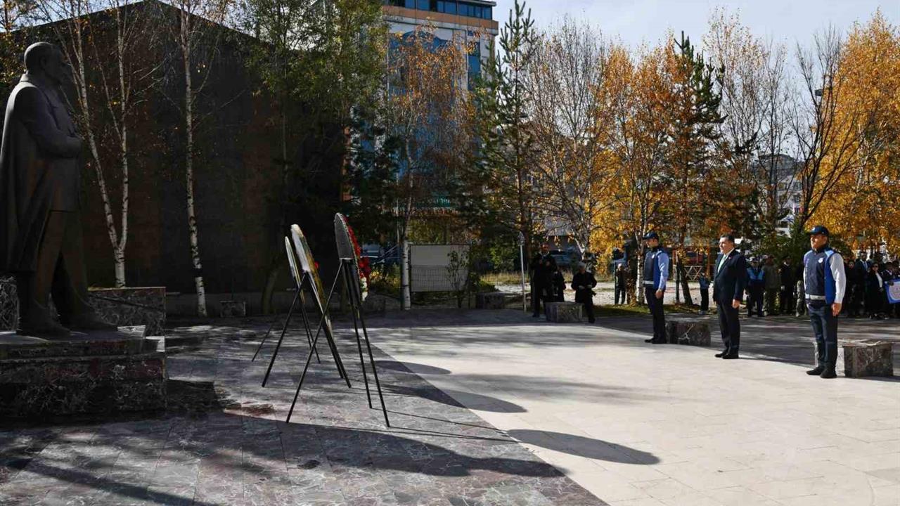Ardahan'da 29 Ekim Cumhuriyet Bayramı Kutlamaları İçin Çelenk Sunma Töreni Düzenlendi