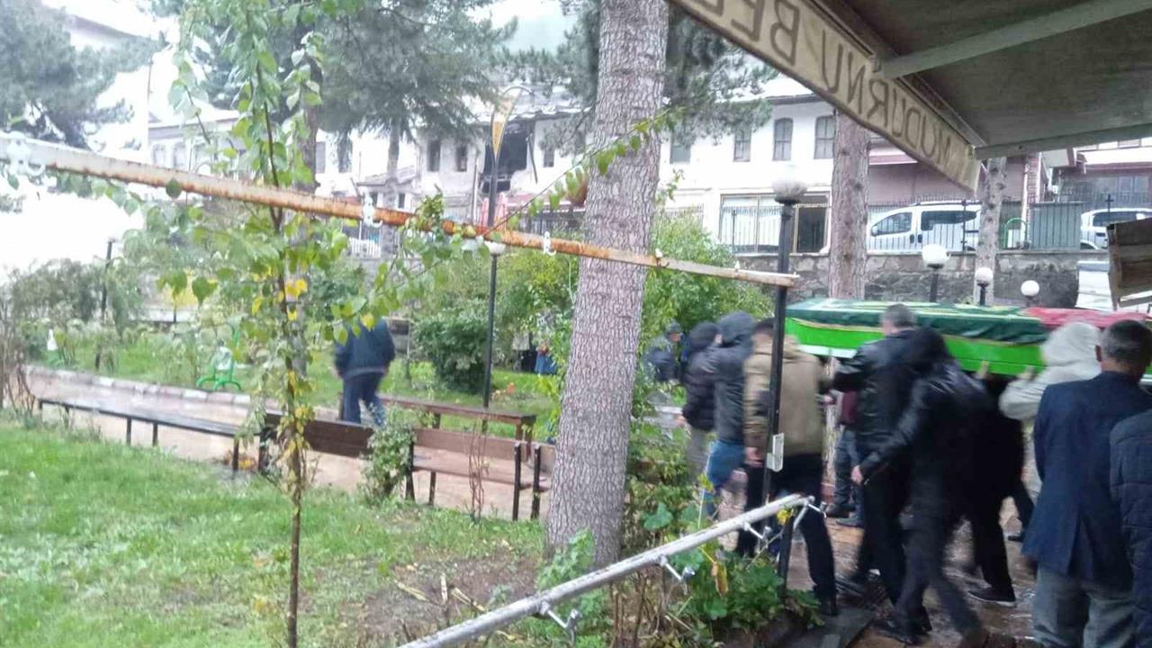 Bolu'da Eşi Tarafından Öldürülen 3 Çocuk Annesi Hilal Baltaş Son Yolculuğuna Uğurlandı