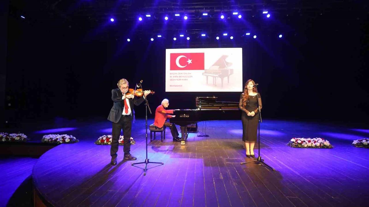 Gaziantep'te 29 Ekim Cumhuriyet Bayramı kapsamında Türk Dünyası Piyanistleri Buluşması düzenlendi.