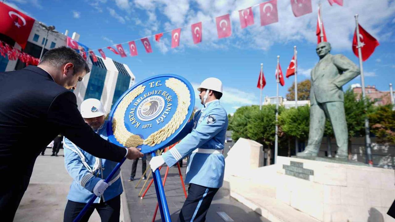 Kartal'da 29 Ekim Cumhuriyet Bayramı Coşkusu Atatürk Anıtı'nda Yaşandı