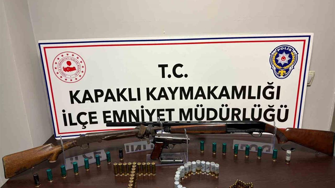Kapaklı'da Yapılan Operasyonda Ruhsatsız Tabanca ve Tüfekler Bulundu