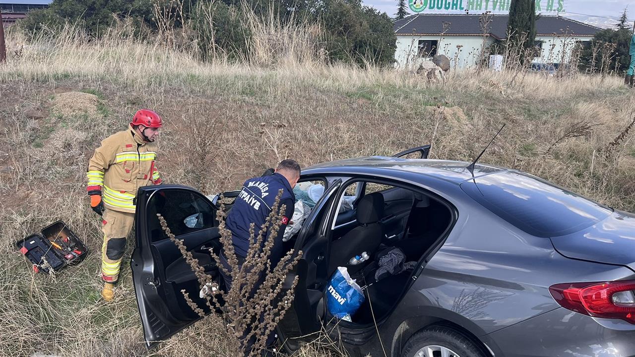 Manisa Kula'da Otomobil Tıra Arkadan Çarptı, 1 Yaralı