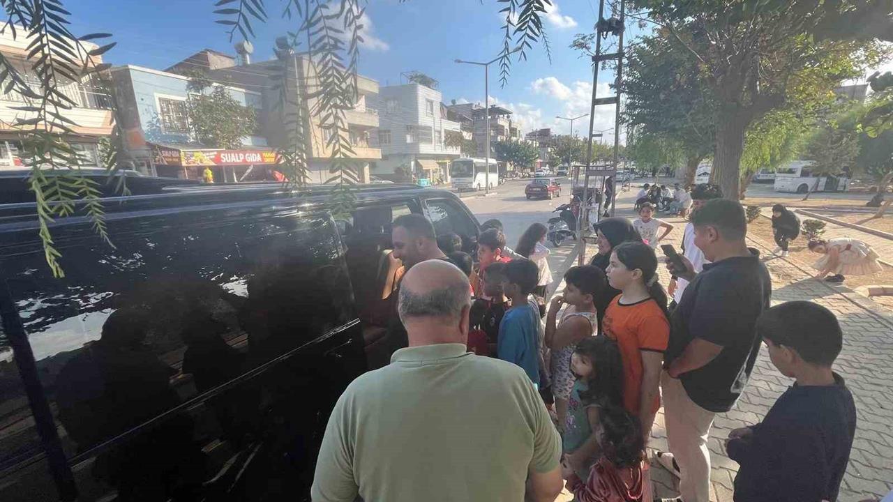 Adana'da 29 Ekim Bayramı'nda Çocuklara Oyuncak Hediye Edildi