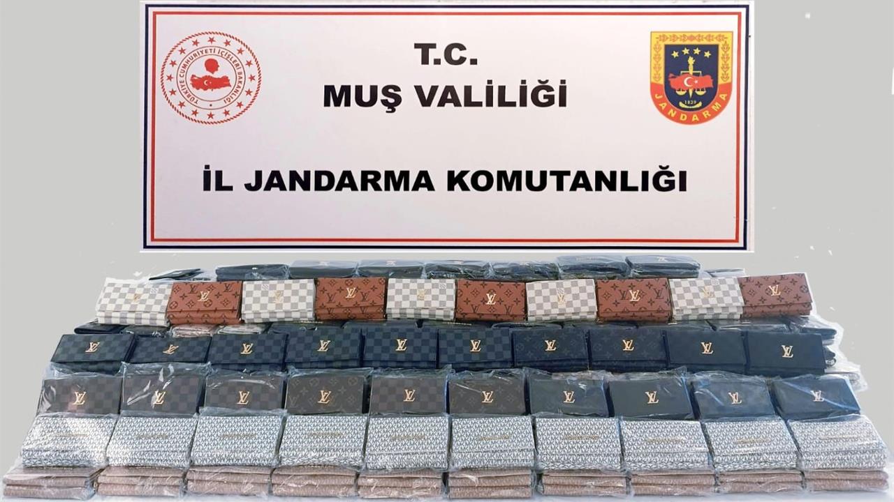 Muş'ta Jandarma Ekipleri 1 Milyon 220 Bin Liralık Sahte Cüzdan Ele Geçirdi