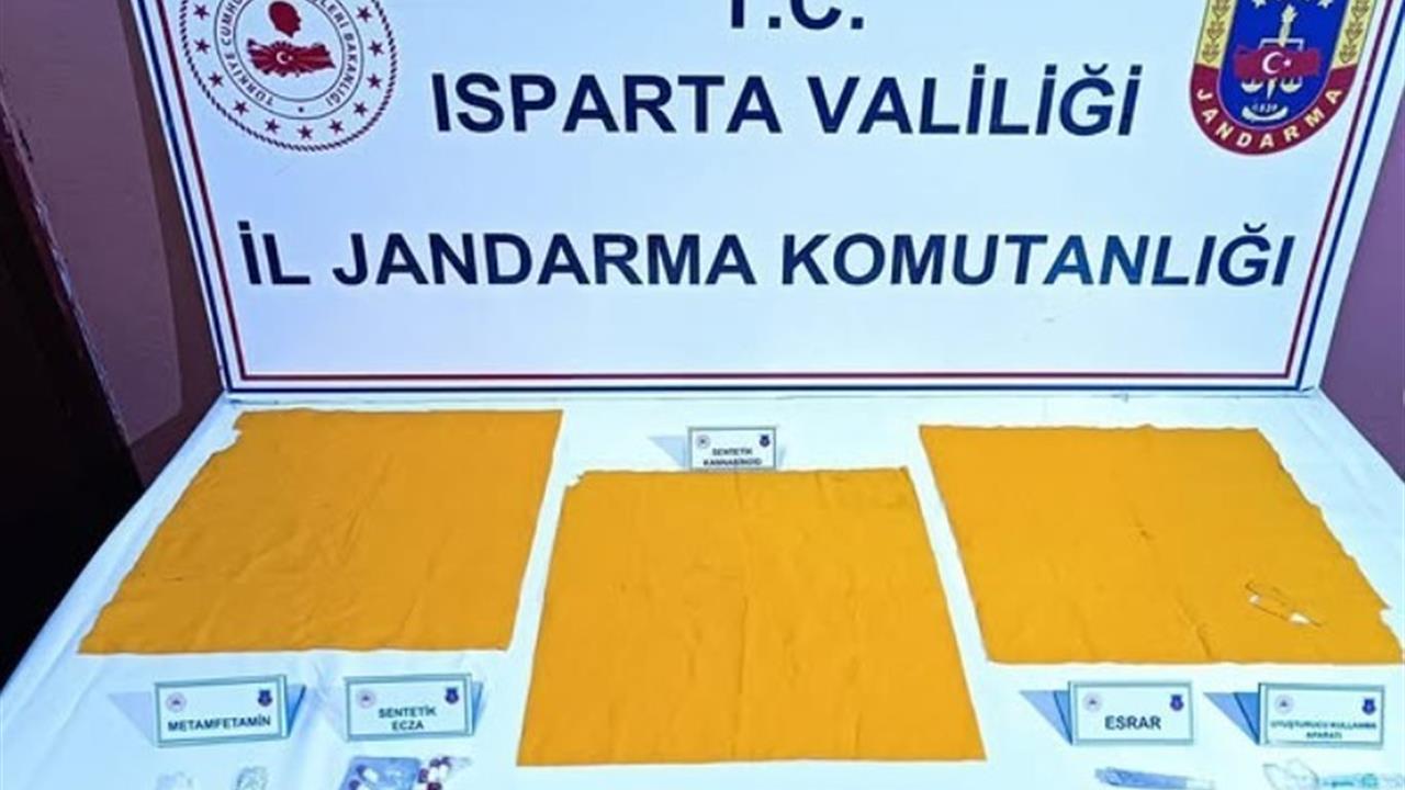 Isparta'da Jandarma, Uyuşturucu Operasyonu Düzenleyerek 4 Şüpheliyi Tutukladı