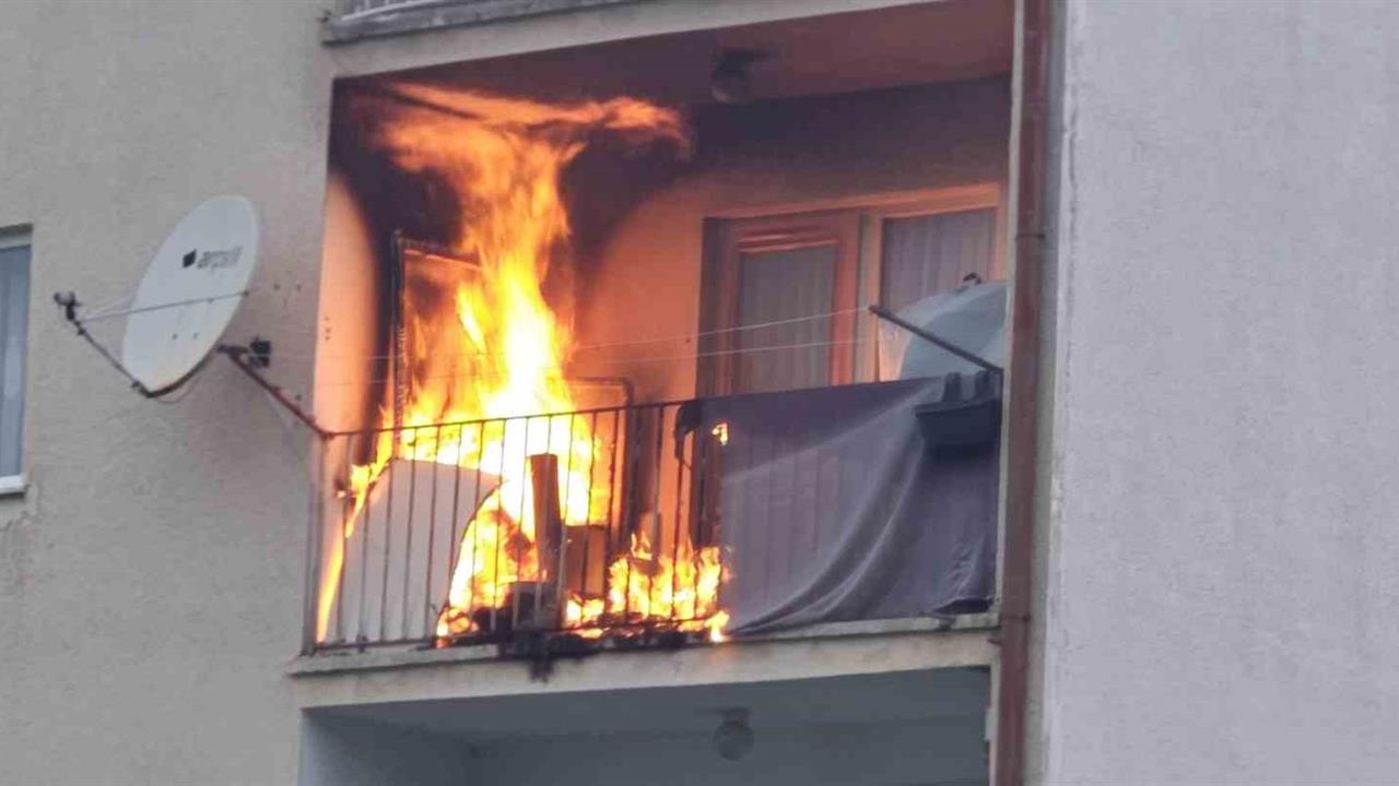 Kastamonu Cide'de Balkonda Çıkan Yangın Kısa Sürede Kontrol Altına Alındı