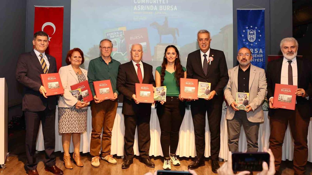 Bursa'da Cumhuriyet Değerlerinin Geleceğe Taşınması Hedefleniyor