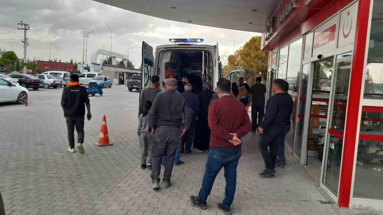 Konya Karapınar'da Tır ile Otomobil Çarpıştı, 2 Yaralı