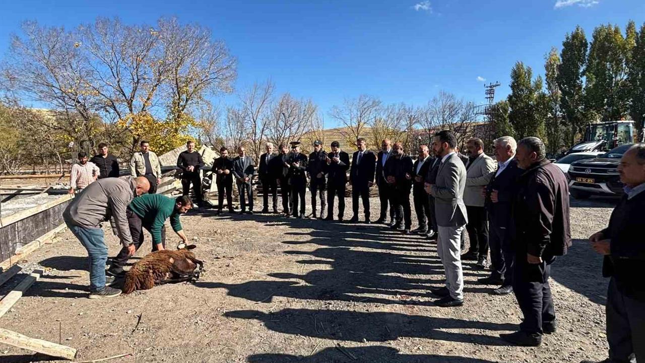 Ağrı Tutak'ta Yeni Hayvan Pazarı Projesinin Temeli Atıldı