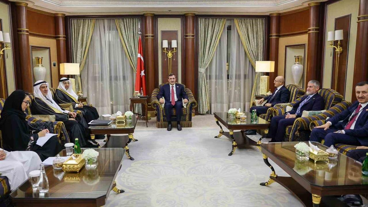 Suudi Arabistan'da Cevdet Yılmaz ve Halid el-Falih Buluştu