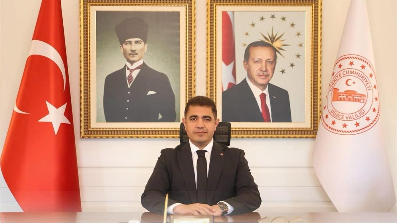 Düzce Valisi Selçuk Aslan, Cumhuriyet Bayramı'nda önemli mesajlar verdi