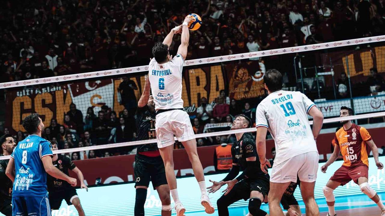İstanbul'da Halkbank, Galatasaray'ı Efeler Ligi'nde 3-0 Mağlup Etti