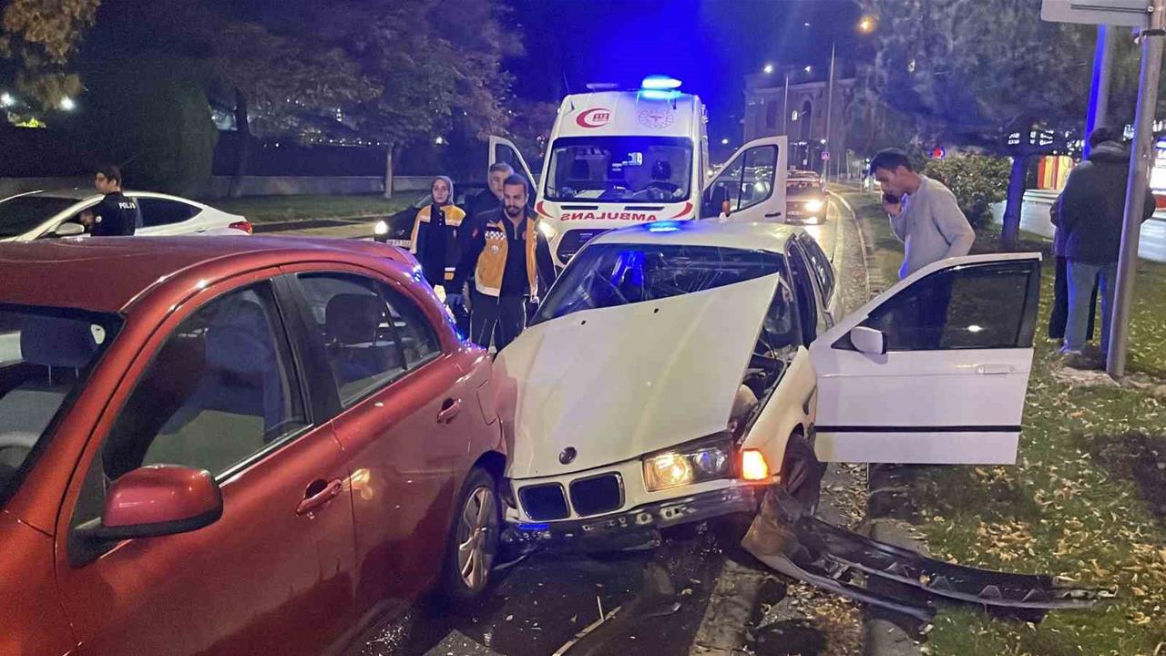 Sivas'ta 5 Araçla Gerçekleşen Zincirleme Kazada 1 Kişi Yaralandı