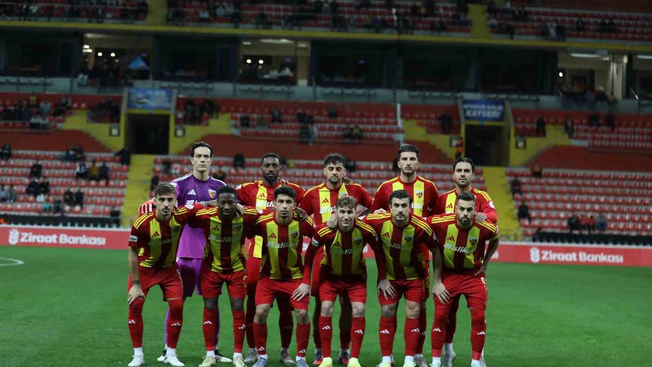 Kayseri'de Ziraat Türkiye Kupası'nda Kayserispor 1-0 Galip Geldi