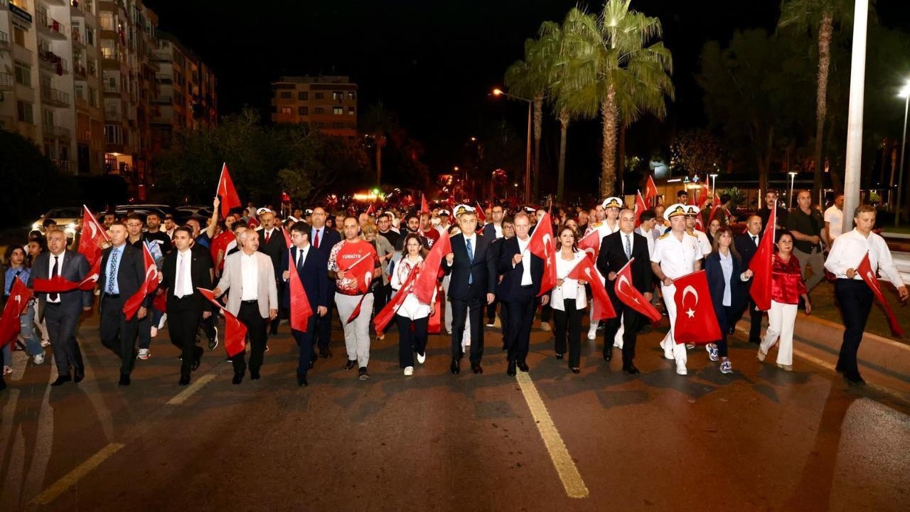 Mersin'de Cumhuriyet Bayramı Yürüyüşü Gerçekleştirildi