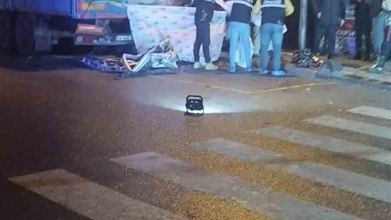 Sultanbeyli'de Polisin Dur İhtarına Uymayan Araç Tıra Çarptı, 1 Kişi Hayatını Kaybetti