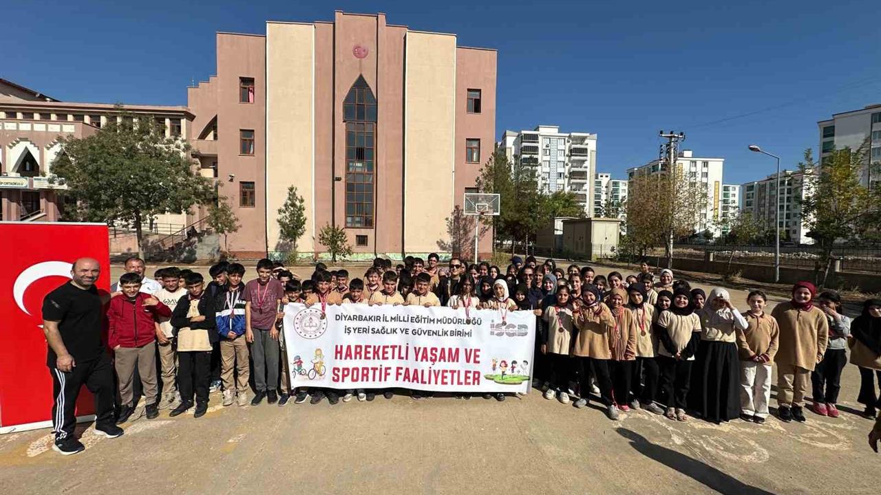 Diyarbakır'da 29 Ekim Cumhuriyet Bayramı Kapsamında Lazer Run Yarışması Düzenlendi