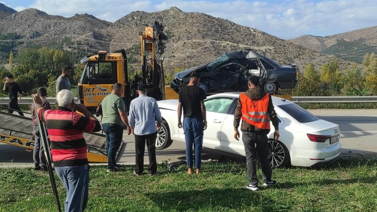 Amasya Merkez'de Gerçekleşen Trafik Kazasında Başpolis Ercan Aslan Hayatını Kaybetti