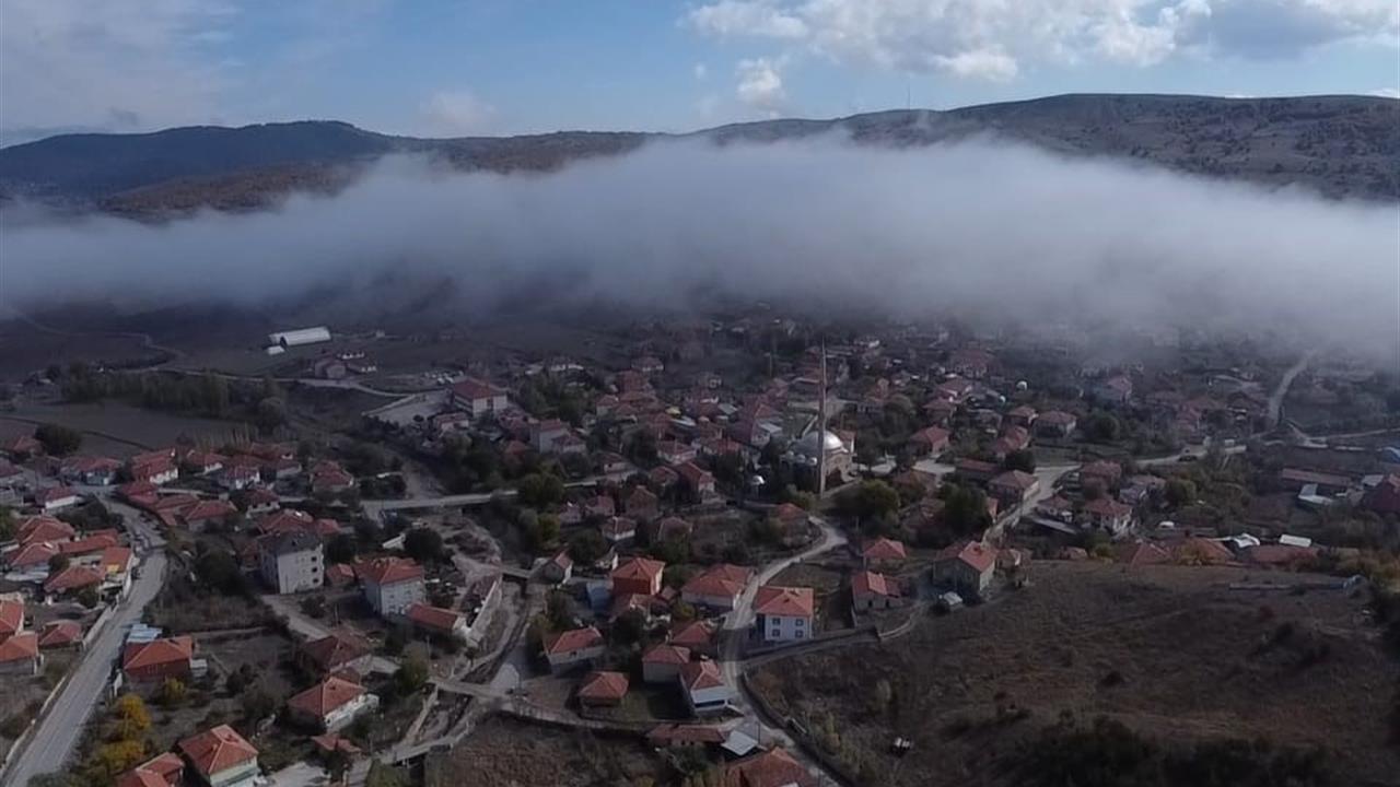 Yozgat Çekerek'te Beyyurdu Köyü'nde Yoğun Sis Görüntüleri Oluşturdu