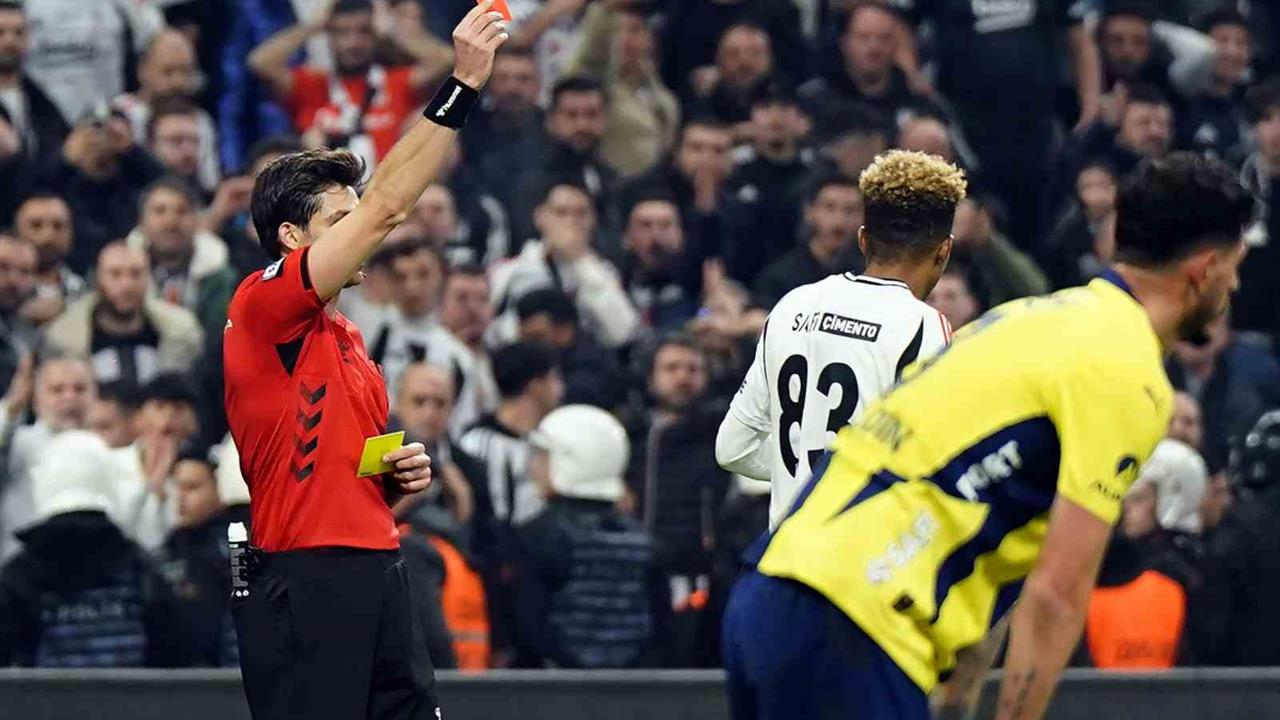 İstanbul'daki Beşiktaş-Fenerbahçe Derbilerinde 34 Kırmızı Kart Gösterildi