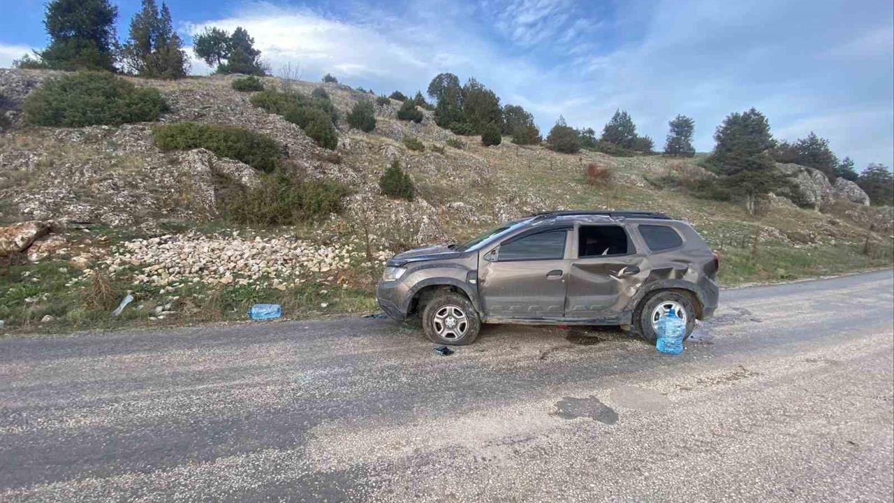 Bilecik Bozüyük'de Takla Atan Araçta 2 Kişi Yaralandı