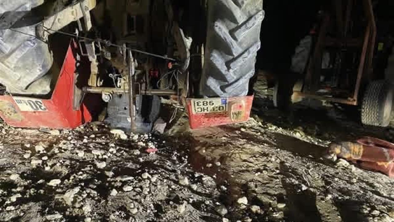 Afyonkarahisar Emirdağ'da Devrilen Traktörün Sürücüsü Hayatını Kaybetti