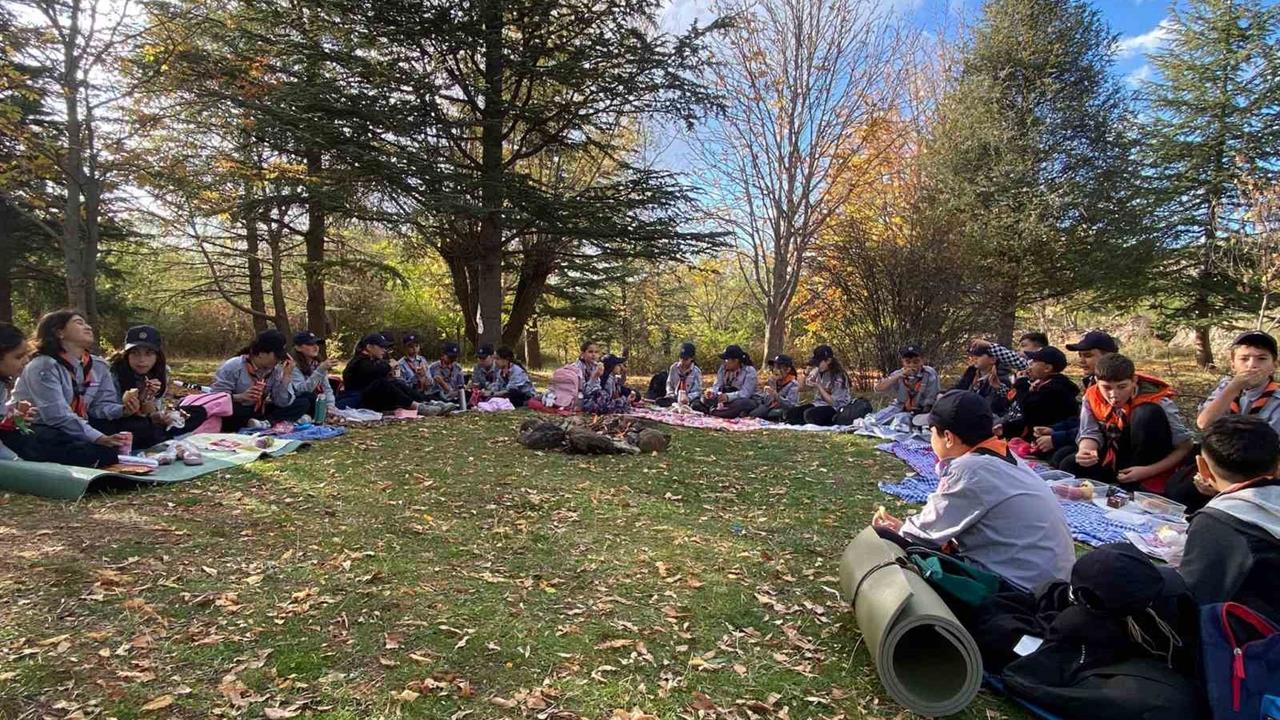 Afyonkarahisar Sandıklı'da Minik İzciler Cumhuriyet Bayramı'nı Kutladı