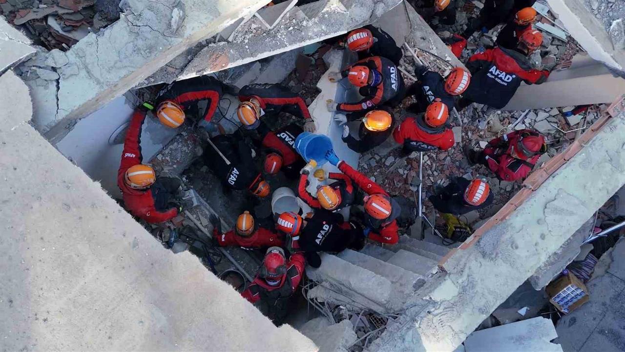 Kocaeli Valisi Aktaş, 9 Binanın Tedbiren Tahliye Edildiğini Açıkladı