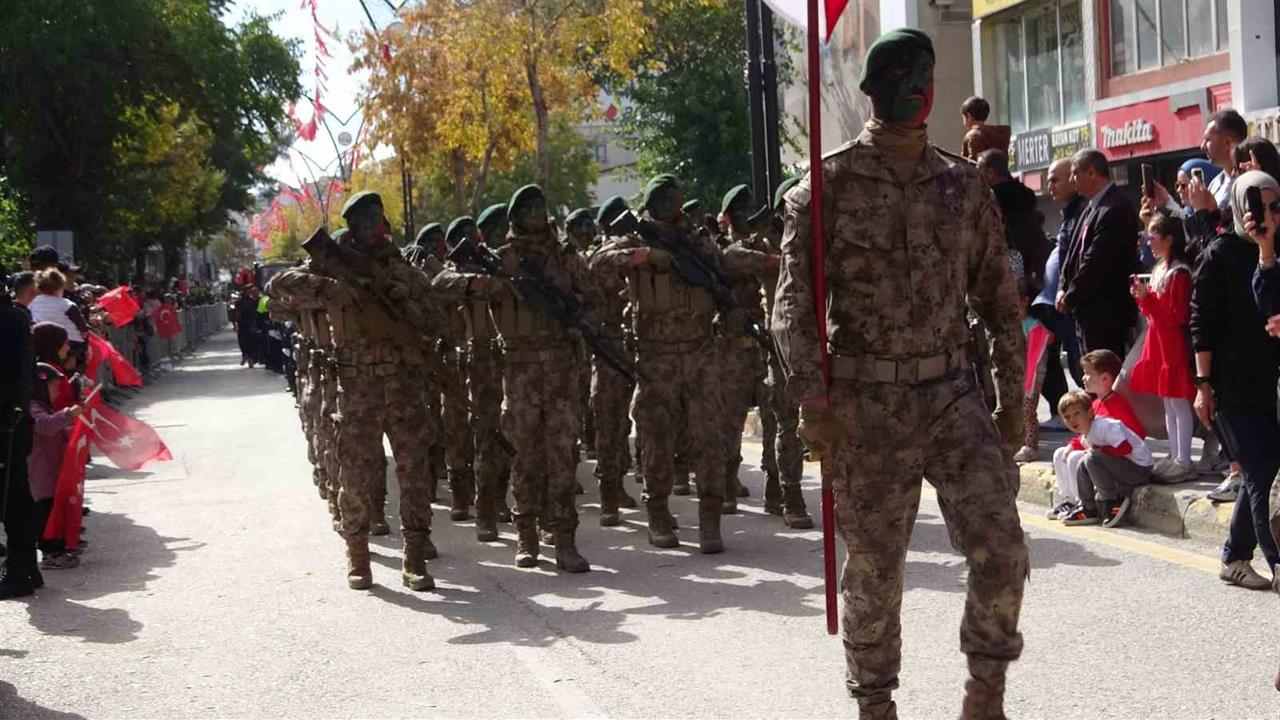 Van'da 29 Ekim Cumhuriyet Bayramı Coşkuyla Kutlandı